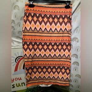 Geometric Patterned Skirt - Multicolor
Black & white houndstooth skirt.
2 total